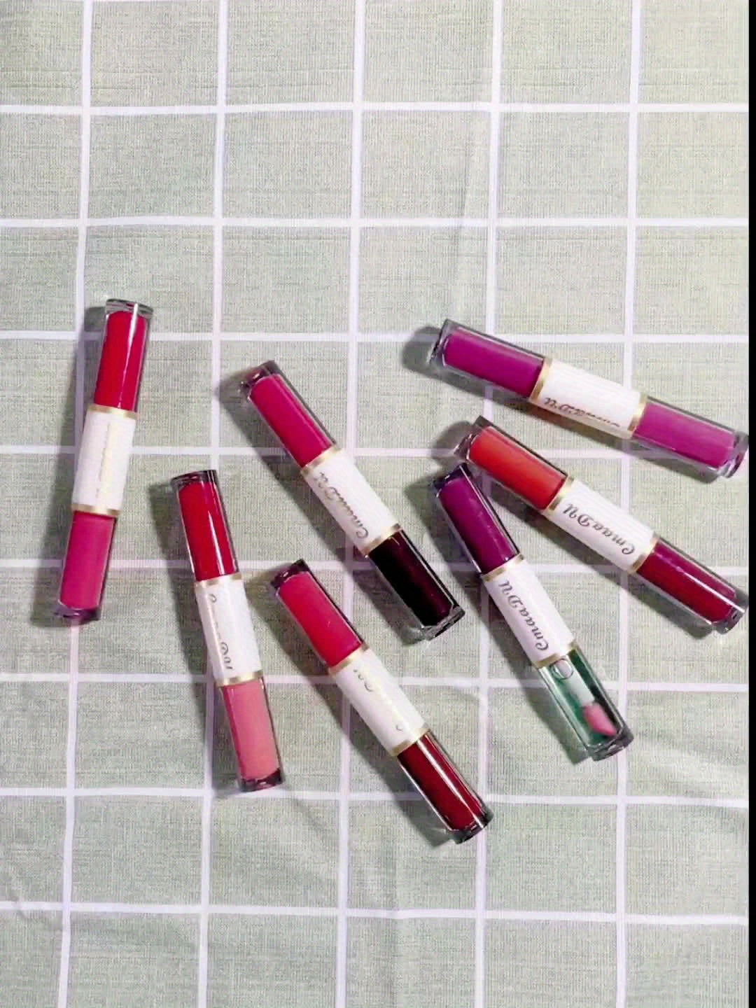 Lip Gloss de doble punta. Brillo labial y mate aterciopelado
