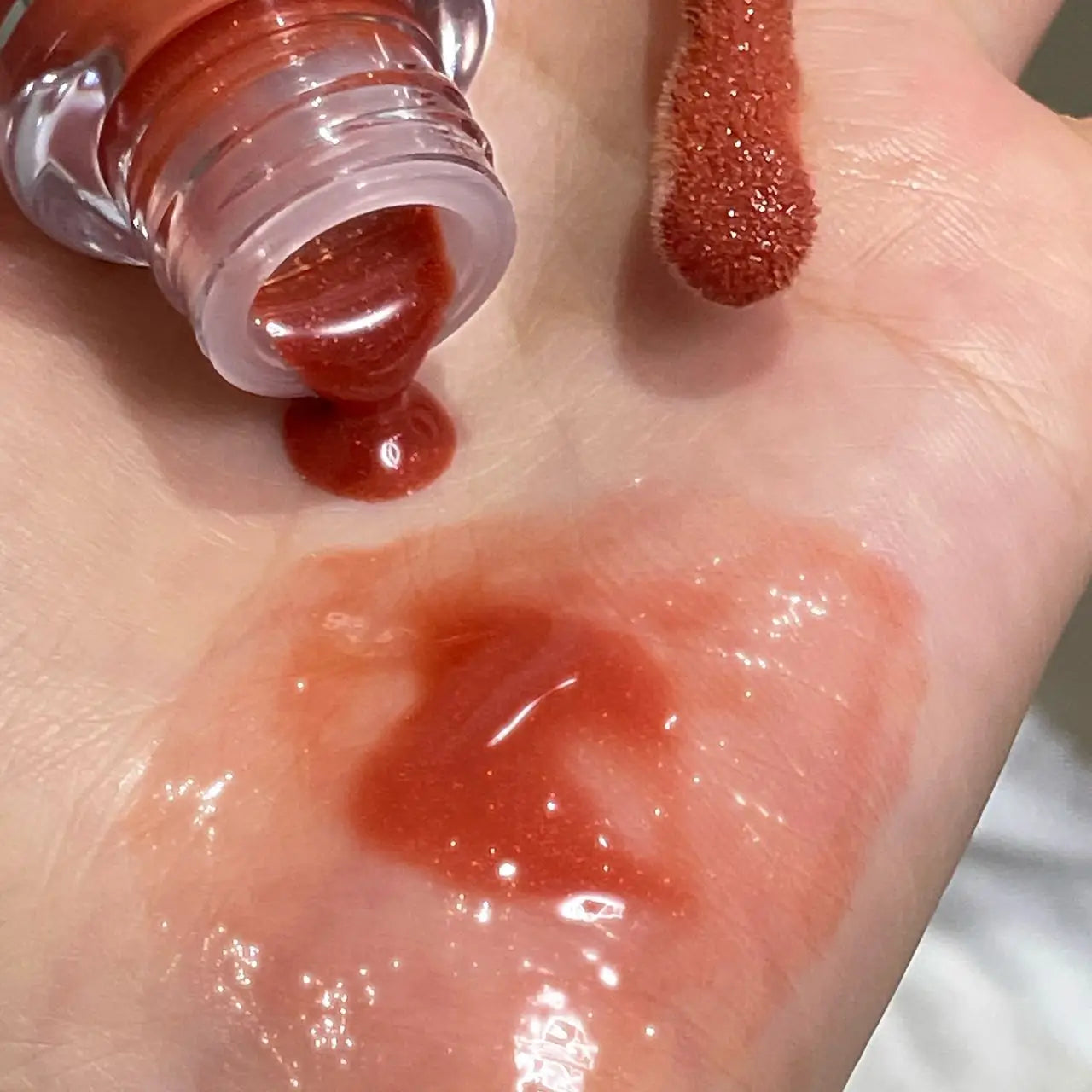 ¡Lip gloss hidratación duradera y dificil de desprender!